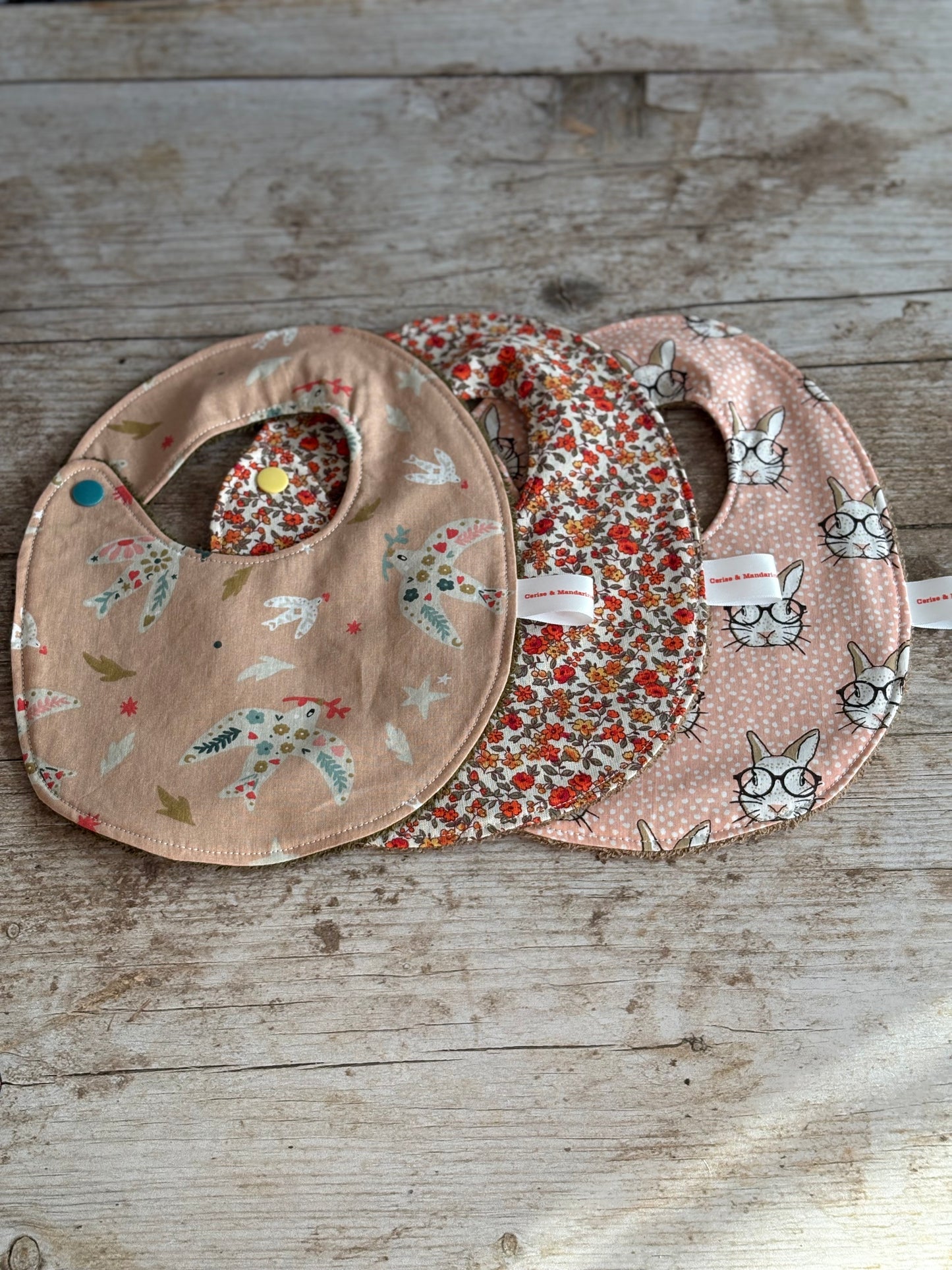 Lot de 3 bavoirs 0/6 mois thème girl