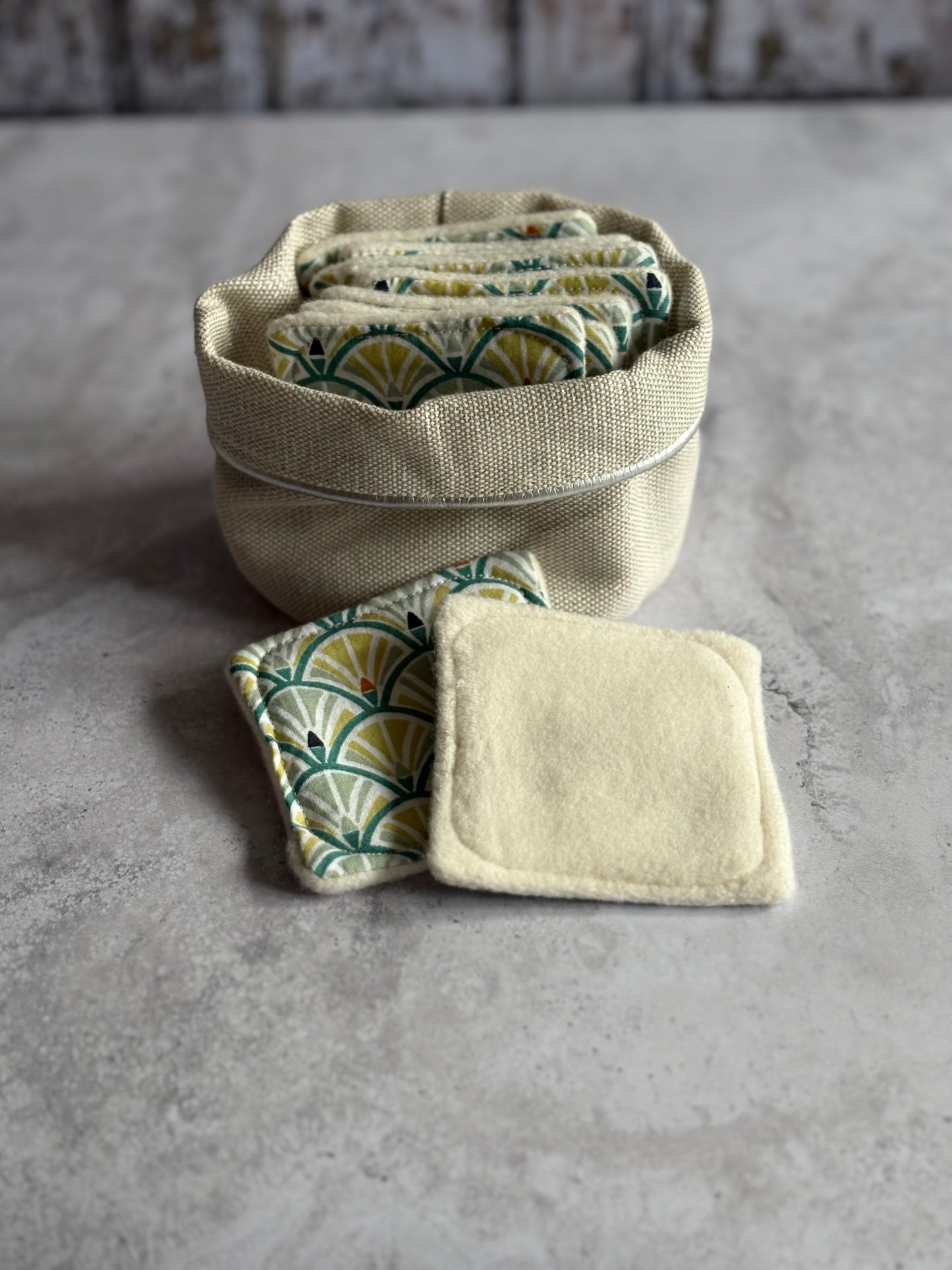 Panière et lingettes