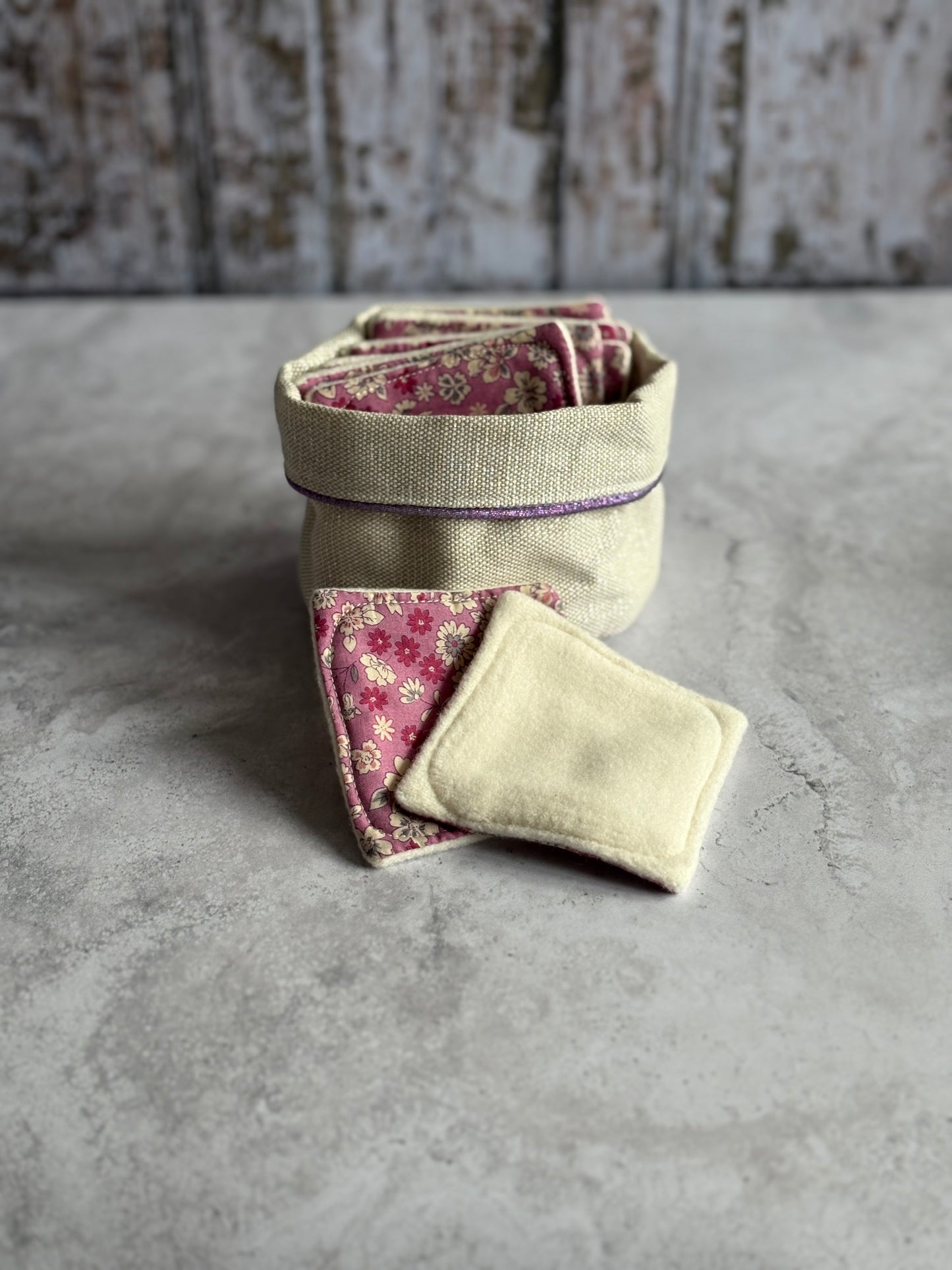 Panière et lingettes